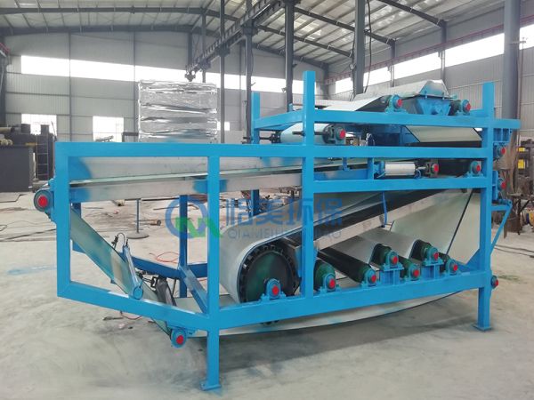 三網(wǎng)帶式污泥脫水機(jī)