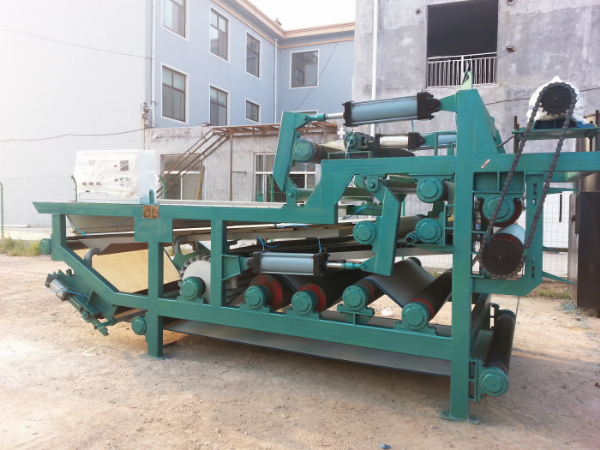 三網(wǎng)帶式污泥脫水機