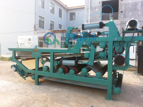 三網(wǎng)帶式壓濾機